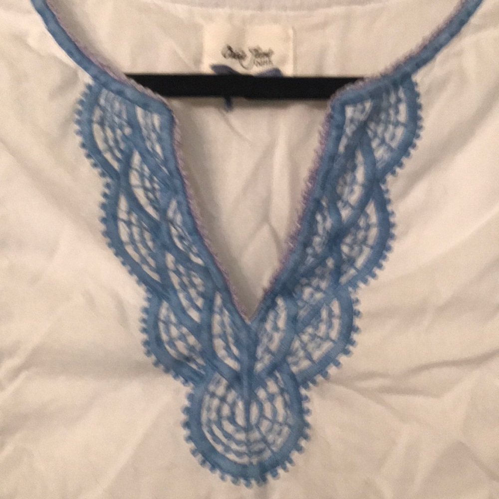“OASIS” Embroidered White and Blue Cotton Dress. - Picture 10 of 16